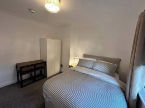 Cosy 3-bed Retreat - Garden, Parking & Bbq