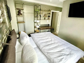 IQ Hotel