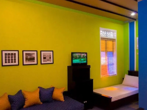 Purple Fountain Inn & Hostel
