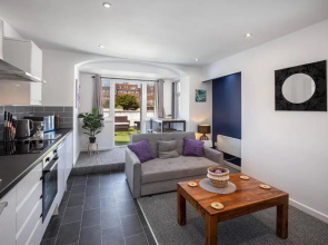 02 Holmfield (1 Bed, Sleeps 4, with sun terrace)