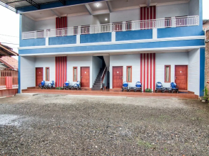 OYO 2421 Joglo Guest House Syariah