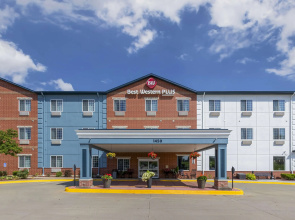 Best Western Plus Des Moines West Inn & Suites