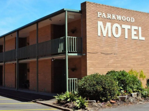 Parkwood Motel and Apartments