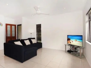 6 Petrie Ave, Marcoola, Pet Friendly, Linen supplied
