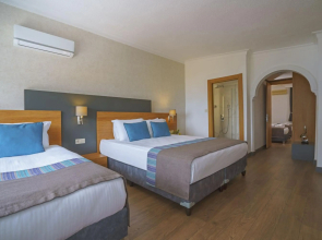 Qinn Hotel