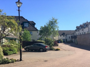 Wellingtonia Court Apartment