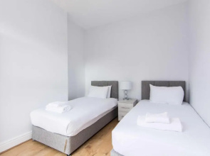 Spacious 4 bed with Parking near Nottingham City Centre - 184 Gregory House