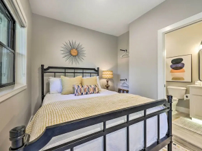 Hike, Bike & Unwind: Bella Vista Family Home!