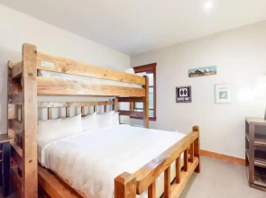 Red Hawk Townhomes 4 Bedroom - 200 Yards to Gondola!