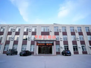 Ju County Baiyun Hotel