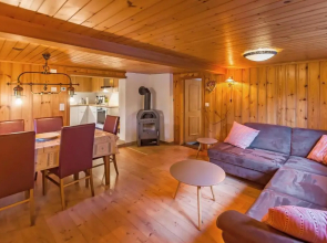Charming Little Chalet for 6 People & Free Ski Lockers