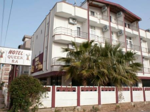 Queen RA Hotel