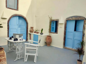 Assyrtiko by A Terre Cave Villas