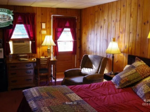 Edgewater Inn & Cottages