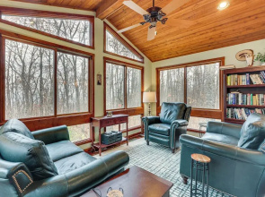 Grand Wintergreen Resort Home w/ Hot Tub!