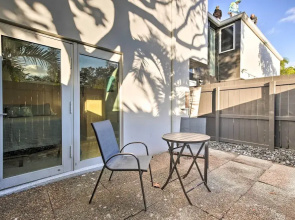 Canal-front Condo: Walk to Downtown Ft Lauderdale!