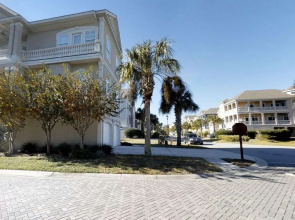 Palm Breeze 5 Bedroom Holiday Home