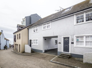 Harry s - 2 Bedroom Holiday Home - Tenby