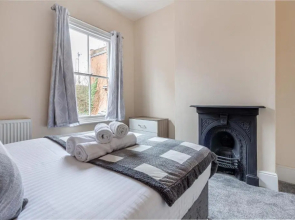 Beautiful 4 Bed House Worcester City Centre