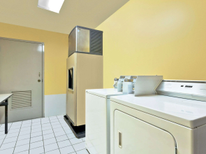 Super 8 by Wyndham Franklin Hwy 31