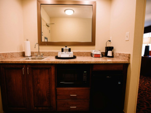 Hampton Inn & Suites Minot Airport
