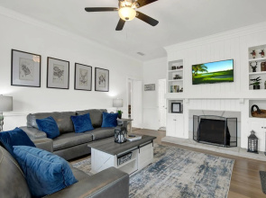 Awesome Haus With Gameroom, 4blks to Center of Town!