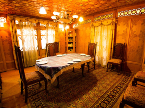 Kharpalace group of houseboats