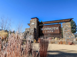 Snowcreek III 415 Gorgeous Mountain Views, Remodeled with Washer Dryer by RedAwning