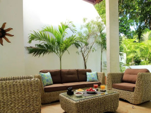 Peaceful Townhouse with plunge pool by Olahola