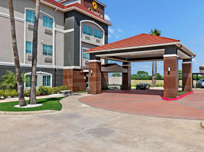 La Quinta Inn & Suites by Wyndham Raymondville