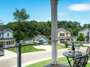Shoreside Getaway on Tims Ford Lake w/ Pool Access