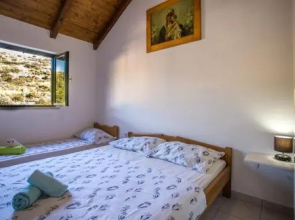 Holiday House Macic