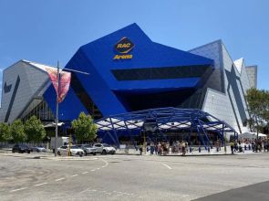 Arena Resort Style Exec Free Netflix Wifi Wine