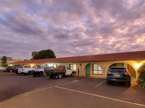 Forest Lodge Motor Inn & Restaurant