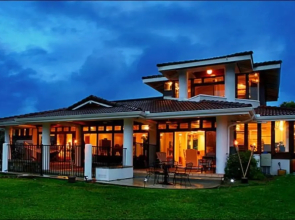 Rate Elegant Home With hot tub and Pool on Makai Golf Course