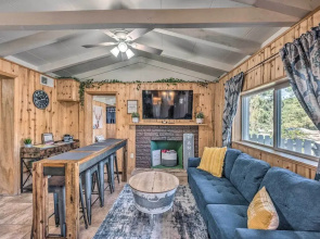 Cabin w/ Mountain Views ~ 2 Mi to Ruidoso Midtown!