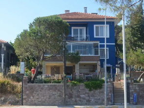Lacivert Hotel