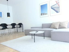 Wonderful 2-bed w Balcony