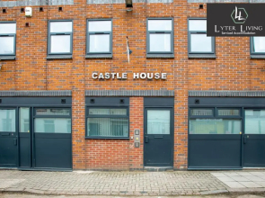 Studio Apartments by Lyter Living Desks & Wifi - Monthly Stays Available