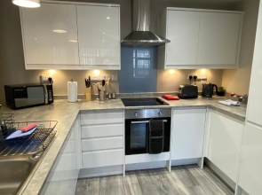 Marie’s Serviced Apartment 1 Bed CityStay, parking