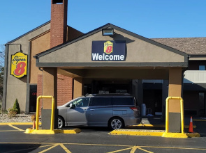 Super 8 Kansas City Airport