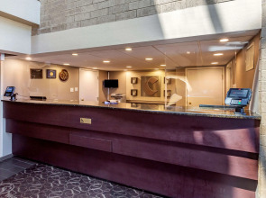 Comfort Suites Oakbrook Terrace near Oakbrook Center