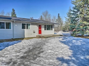 Relaxing Anchorage Home ~ 1 Mi to Downtown!