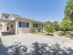 Charming Spacious Home - Modern Comforts, Prime Location