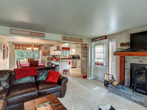 #1690 Modern Mountain Ski Cabin - Private Hot Tub! Minutes to Breckenridge Ski & Town, 3 Bedroom 2 Bath