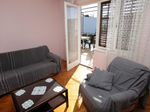 Apartment Marin - comfortable apartment near sea: A1 Vinisce, Riviera Trogir