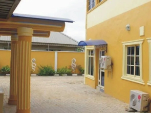 Brilliant Hotel and Suites