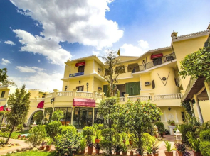 FabHotel Sugan Niwas Palace Bani Park