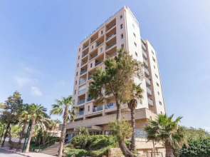 3BR SeaView Apt by the Beach by SeaNRent