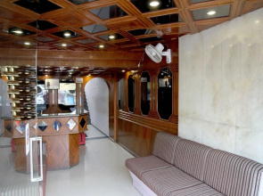 Oyo 1959 Hotel Raj